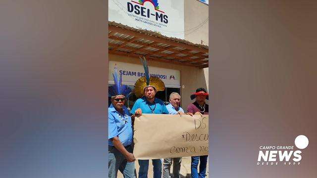 Caciques fazem protesto na sede do DSEI