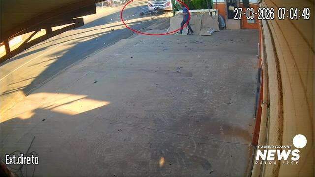 Mulher é arrastada por ônibus 