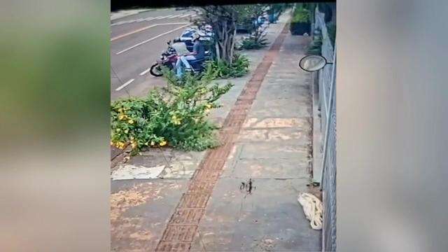 Moto é furtada no Centro