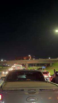 Caminhões descem por alça de acesso à BR-262