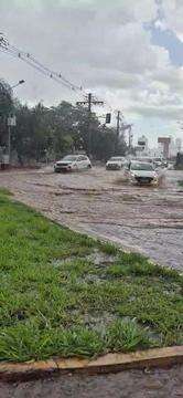 Rotatória da Joaquim Murtinho alagada