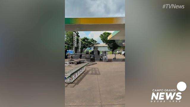 Posto monta estrutura para receber Cê Tá Doido nesta quarta