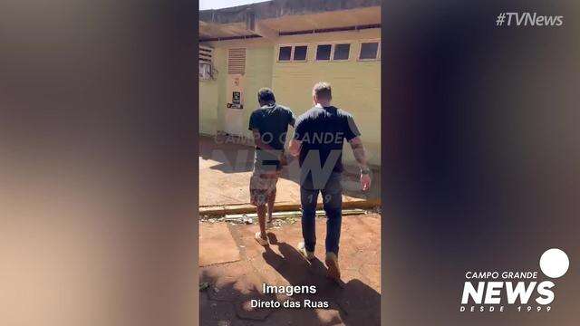 Suspeito de latrocínio sendo conduzido após prisão
