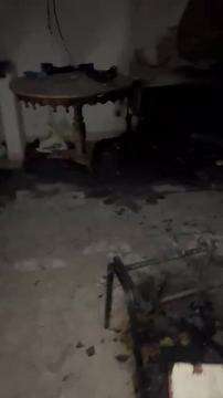 Interior de casa incendiada no São Conrado