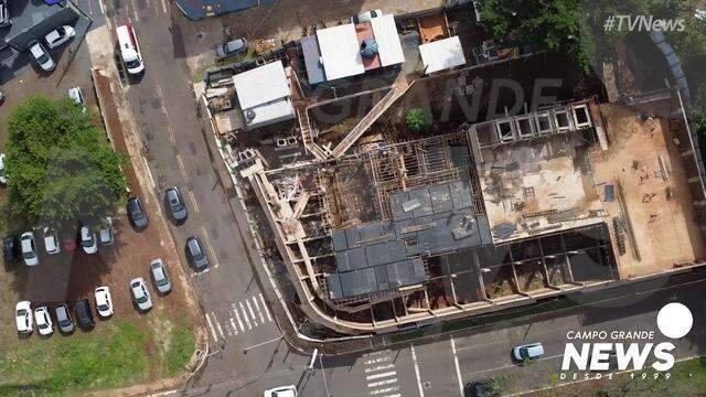 Trabalhadores em obra da nova Depac Centro