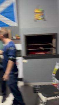 Lado brasileiro comemora gol na casa de escoceses