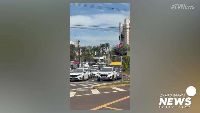 Vídeos mostram congestionamento em vários trechos da Capital