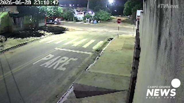 Câmera registrou troca de tiros entre policias e criminoso