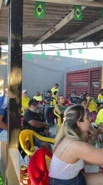 Torcida acompanha jogo no Santo Antônio
