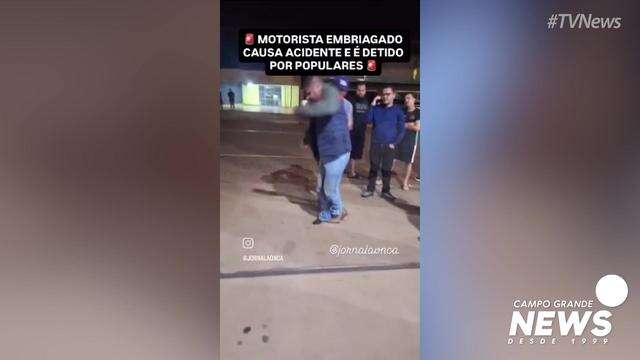 Camionete destruída e motorista ferido no chão