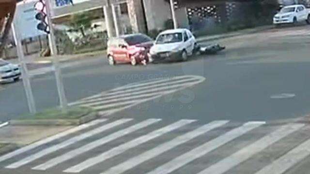 Motociclista é duplamente atropelado no Nova Lima