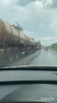 Fila de veículos em rodovia 
