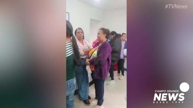 Trabalhadores protestam e cobram pagamentos de campanha