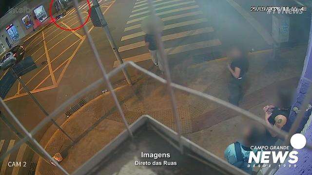 Câmera registra acidente entre ônibus e motocicleta 2