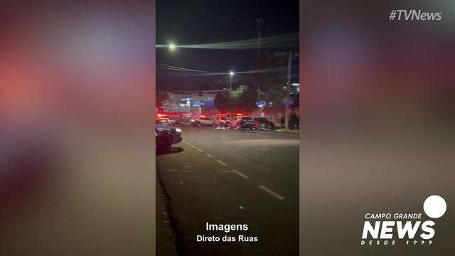 Polícia Militar em frente a Torcida Independente do SPFC